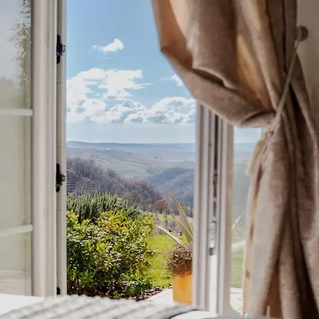 Villa Secluded Vineyard With Panoramic Views *