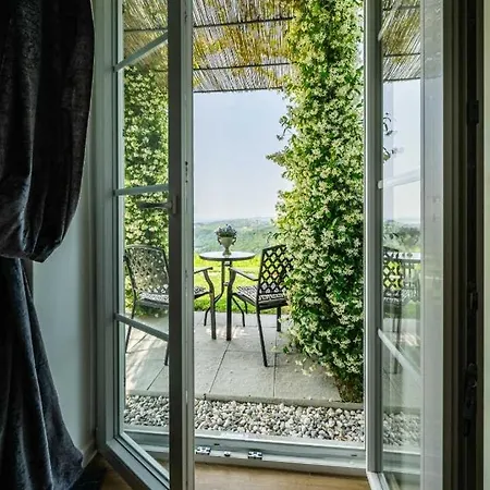 Secluded Vineyard With Panoramic Views Kojsko