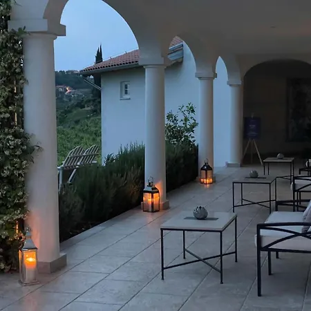 Villa Secluded Vineyard With Panoramic Views
