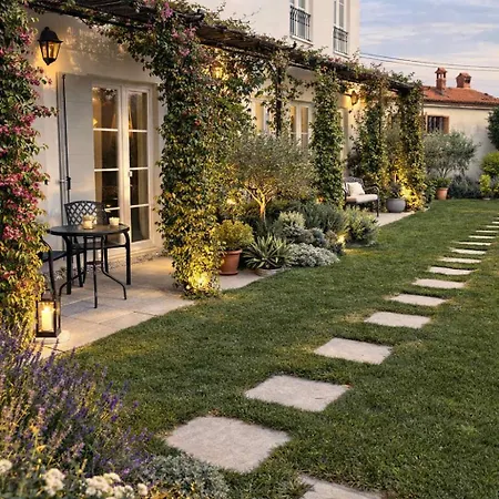 Villa Secluded Vineyard With Panoramic Views